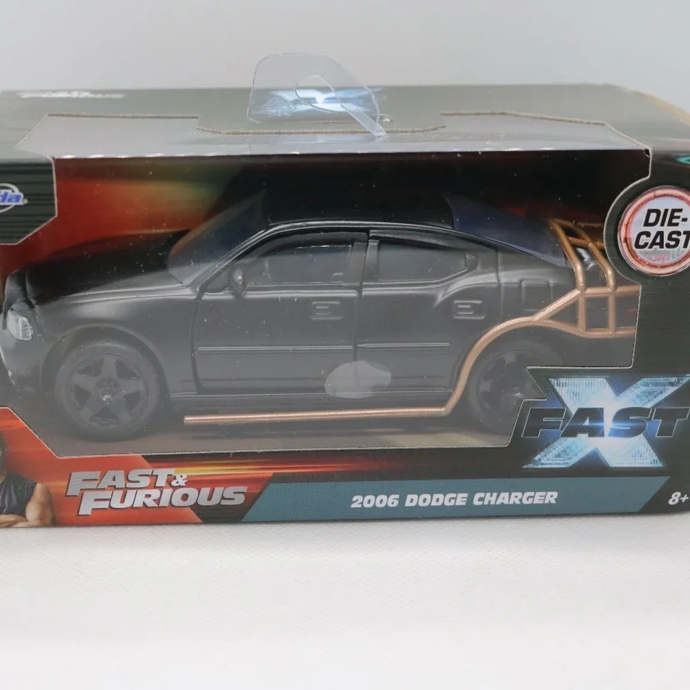 Fast & Furious 2006 Dodge Charger new in box 1:32 scale